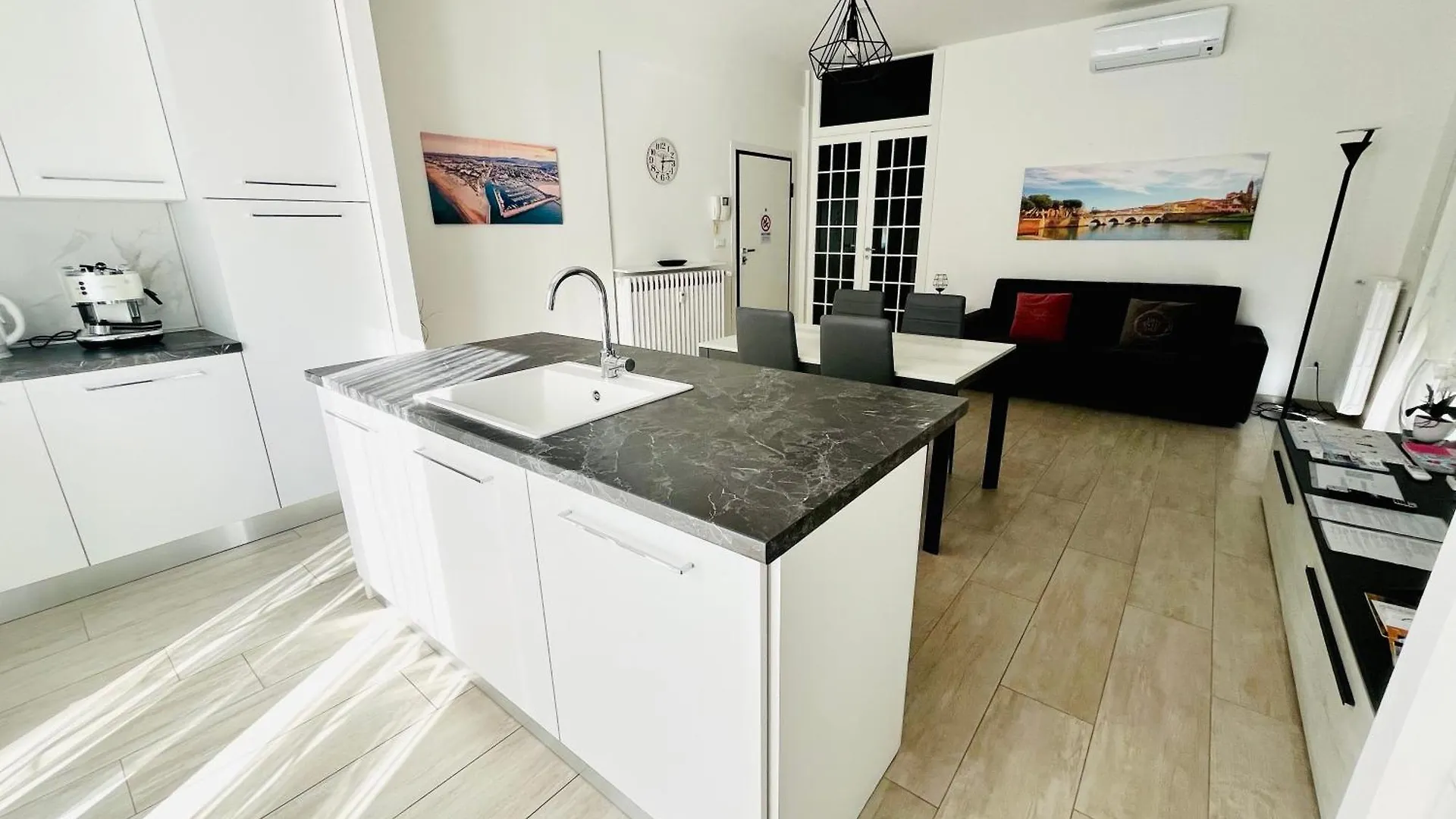 Marina Centro Harbor Apartment location